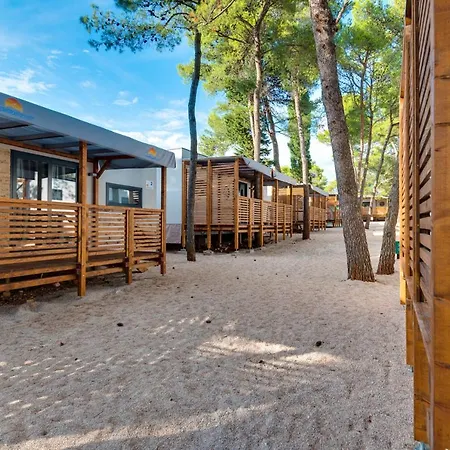 Resort Mobile 31 Pirovac
